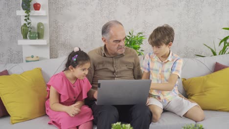 Grandchildren-who-help-a-grandfather-who-does-not-understand-technology.