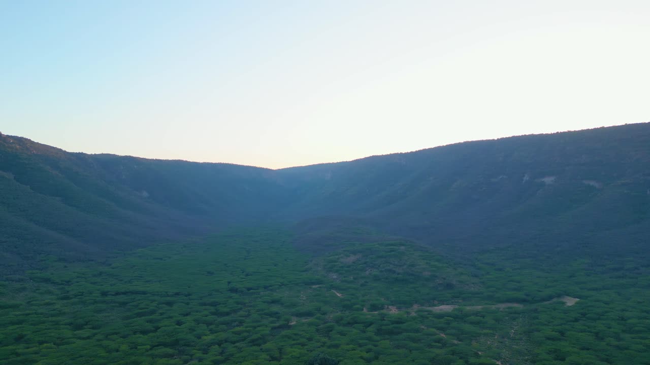 vista aérea en la ciudad de alwar grabada por dji mini 3pro