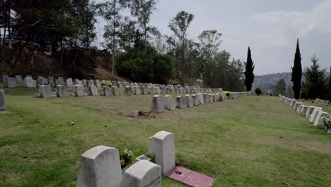 Aerial-shot-of-an-a-Mexico-city-pantheon,-cementery,-graveyard