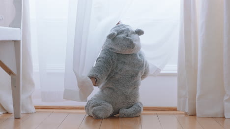 행복한 아기가 집에서 놀고, 재미있는 유아가 배우고, 호기심 많은 유아가 재미있는 파자마를 입고 어린 시절을 탐험합니다.