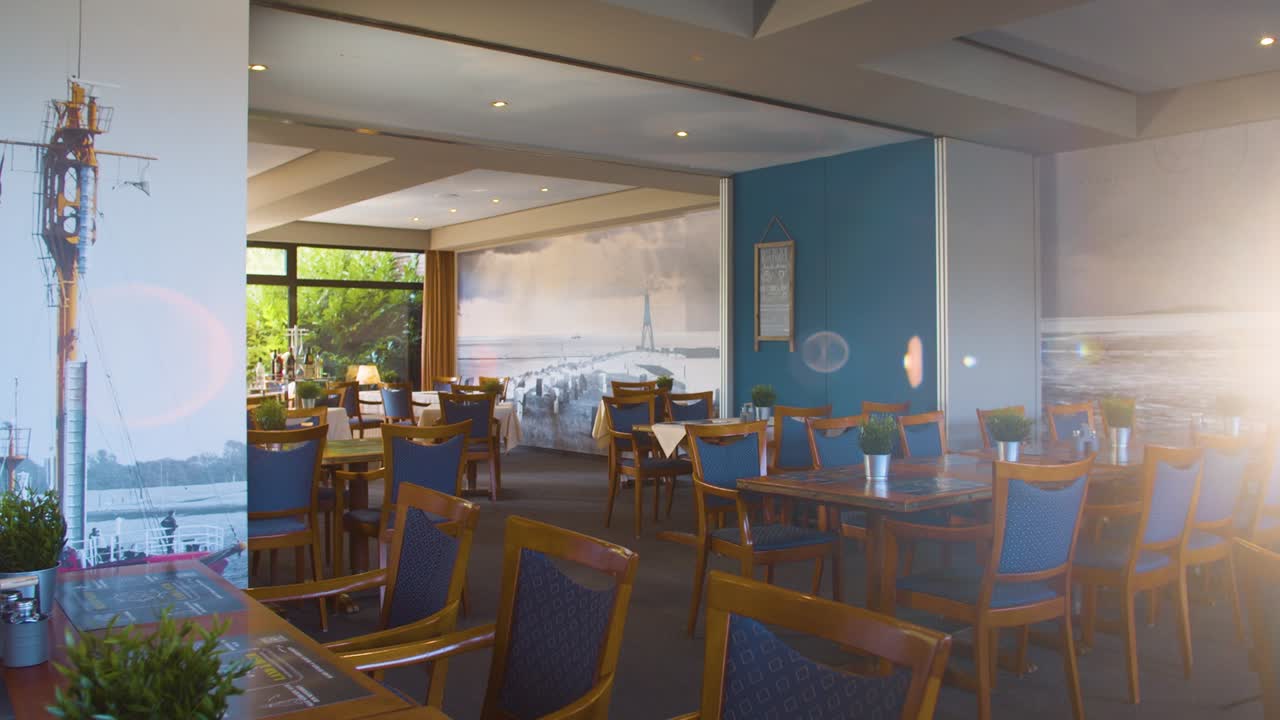 아늑하고 분위기 있는 레스토랑에서 카메라를 타고