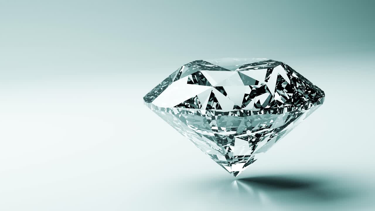 Diamante Brillante Rotante e Scintillante su una Superficie Riflettente