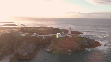 Fanadenkopf-Im-Leuchtturm-Von-Donegal,-Irland