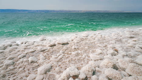 Dead-Sea-beach-in-Jordan,-close-to-the-Israel-border