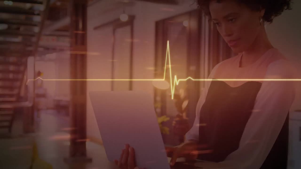 animación de la línea de vida sobre las mujeres usando computadora portátil