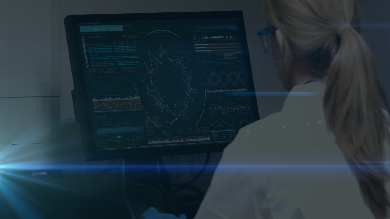 animación de una científica mirando la pantalla de una computadora con procesamiento de datos