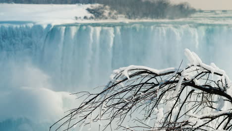 winter at niagara falls frozen with ice and snow 08