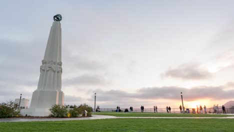 Sonnenuntergang-Am-Griffith-Observatory-Park,-Zeitraffer