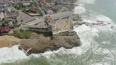 impresionante vista aérea del castillo de la costa del cabo_5