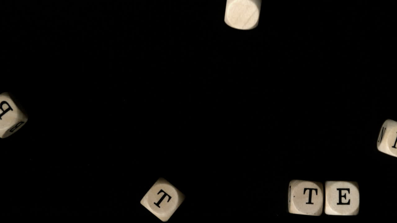 los dados de la hierba de frijol cayendo juntos.