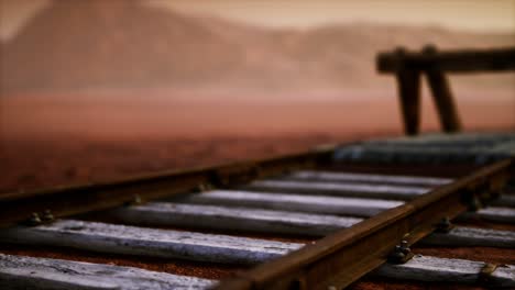 Vías-De-Tren-Abandonadas-En-El-Desierto