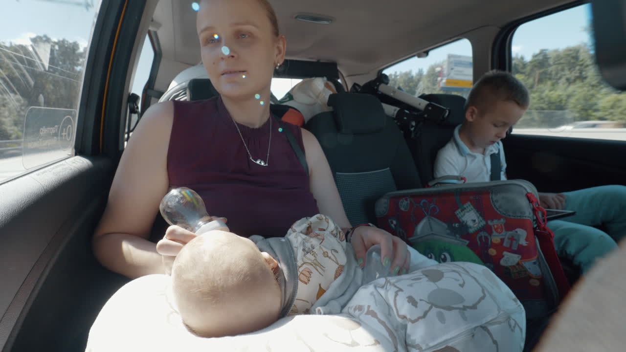 семейное путешествие на машине мама путешествует с детьми