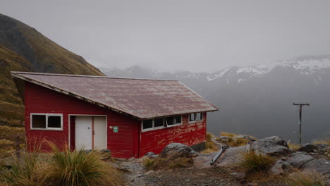 red hut at the temple basin ski fields - 4k