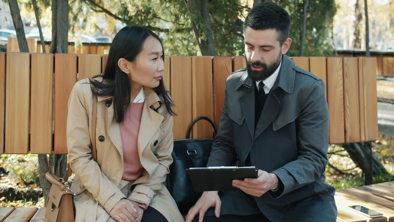 야외에서 사업 토론