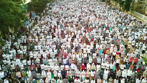 muslim people pray together in eid al fitr day