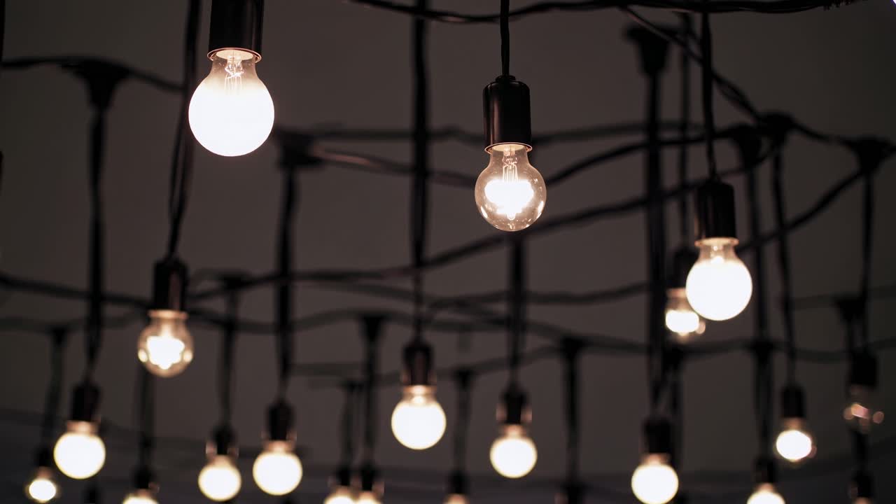 lámparas colgantes de bombillas edison cálidas
