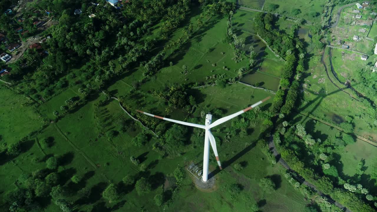 vista aérea de un parque eólico o parque eólico, con turbinas eólicas altas para la generación de electricidad
