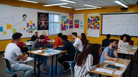estudiantes en un aula