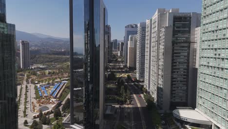 Vista-Aérea-De-Edificios-En-Santa-Fe-México,-Cerca-De-La-Mexicana