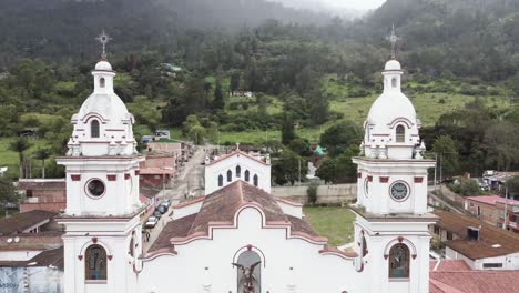 Cúpula-Y-Techo-De-La-Iglesia-De-Choachi