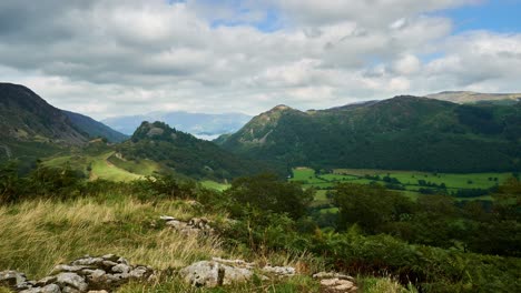 Lake-District-Zeitraffer,-Der-Das-Licht-Zeigt,-Das-Sich-An-Einem-Sommertag-über-Die-Landschaft-Bewegt