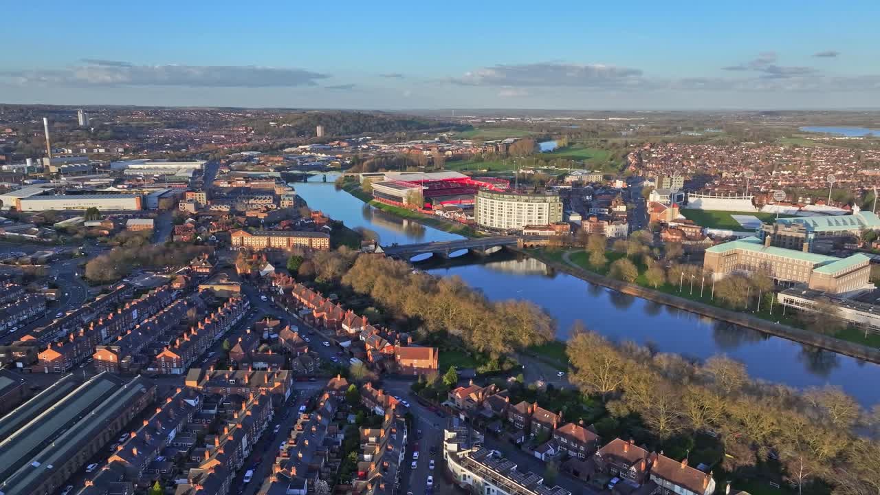 트렌트 강을 가로지르는 런던 도로 (london road) 는 영국 노팅엄의 메도스와 웨스트 브리지포드를 연결한다.