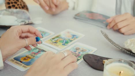 tarot card reading session