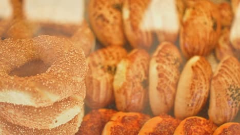 トルコ・ベーゲル・シミット (turkish bagel simit) はイスタンブールの伝統的なケーキです