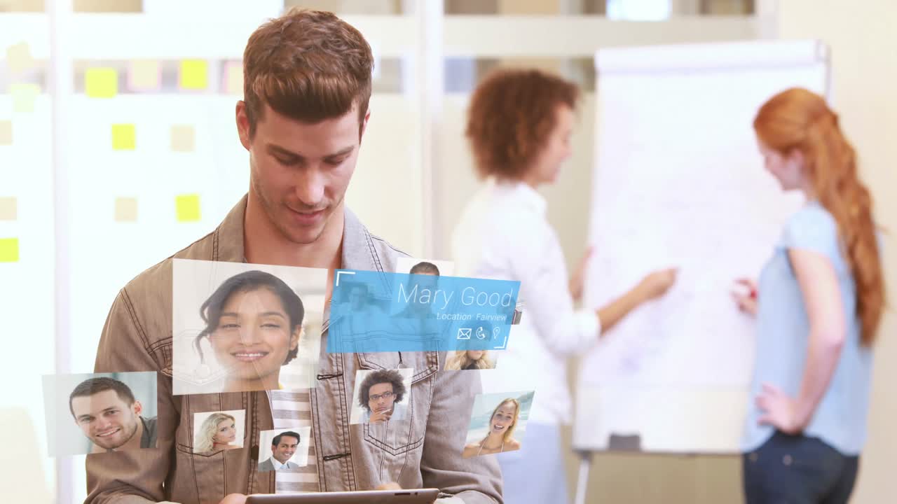 diseñador gráfico con tableta digital