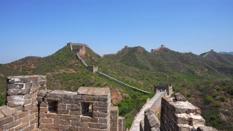 panning right shot of the great wall of china showing different watchtowers