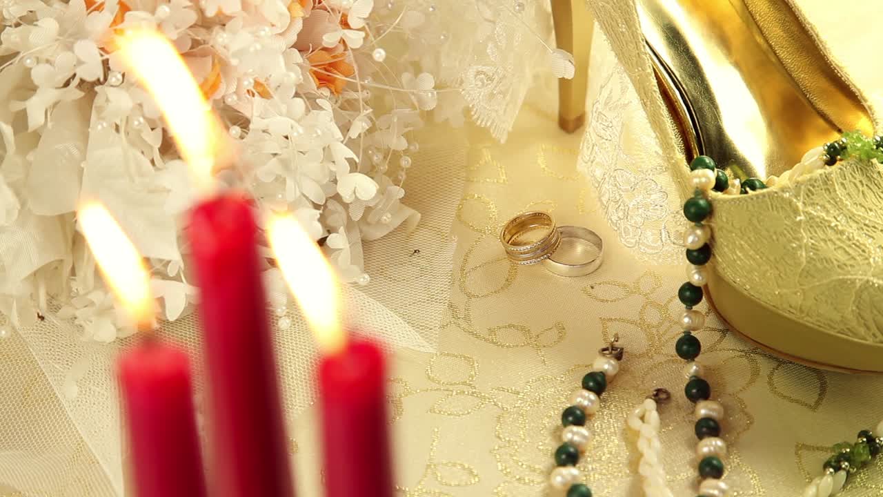 ⁇ 불 과 꽃 을 가진 신부 신발