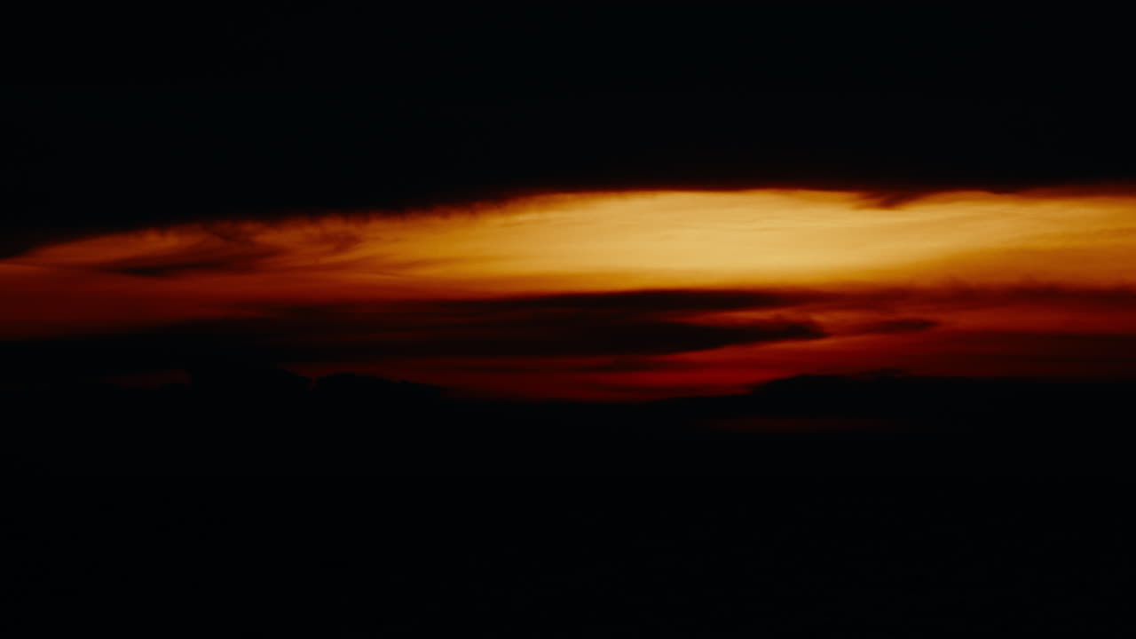 puesta de sol sobre el océano