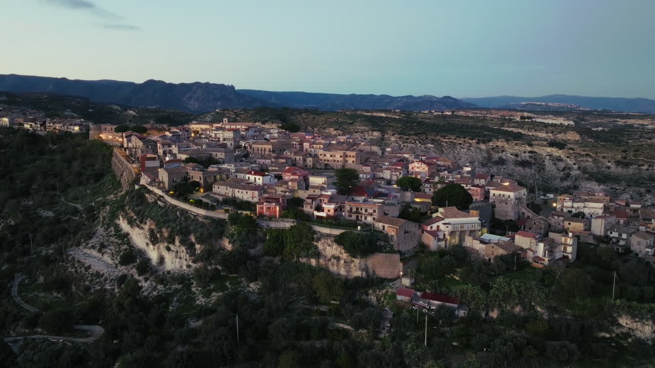 Ardore Superiore, antico borgo medievale italiano in Calabria, vista aerea