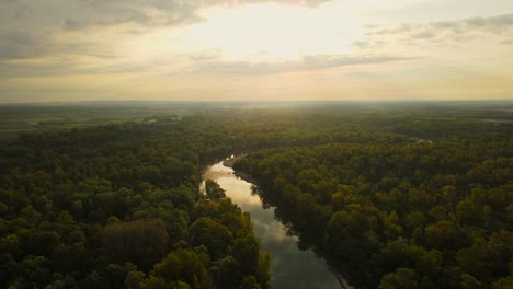 4K-Drohnenaufnahmen-Aus-Der-Luft-Des-Flusses-Drau,-Der-In-Der-Nähe-Von-Ormož-Und-Dem-Zentrum-Der-Drau-Fließt