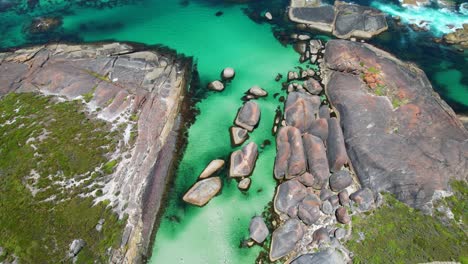 Vídeo-De-4.000-Drones-De-Rocas-De-Elefante-Dentro-Del-Parque-Nacional-De-William-Bay-En-Dinamarca,-Australia-Occidental