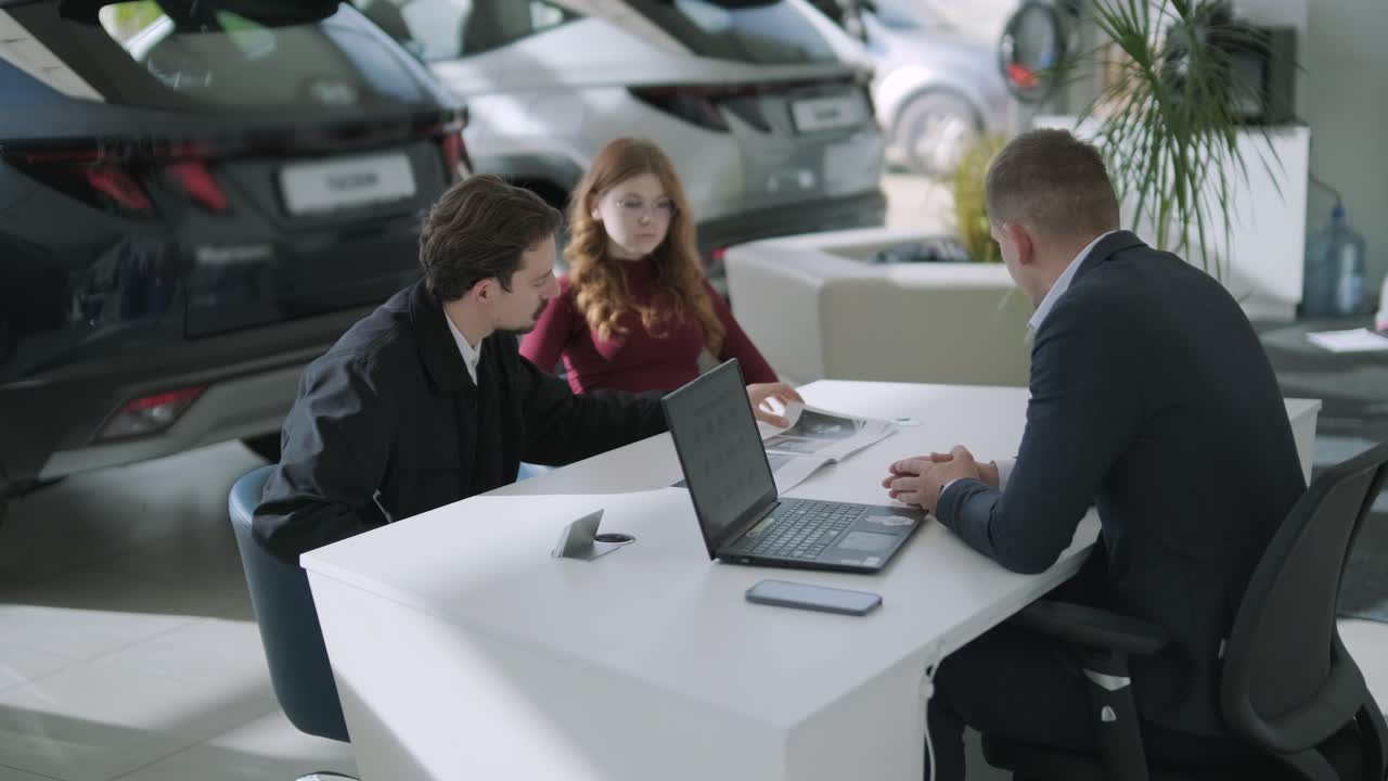 reunión de concesionarios de automóviles