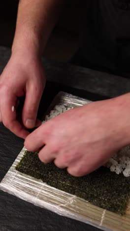haciendo sushi
