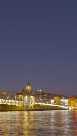 estambul por la noche paisaje urbano y río