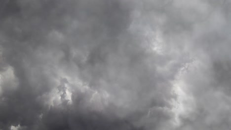 Fondo-De-Nubes-Oscuras-Y-Nubes-De-Tormenta