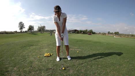 Woman-Golf-02