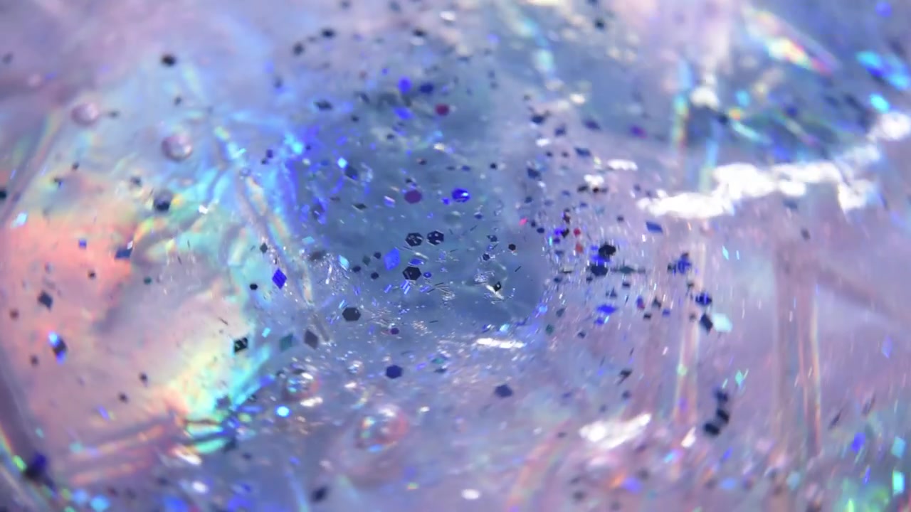 Close-up van blauwe glitter in slijm