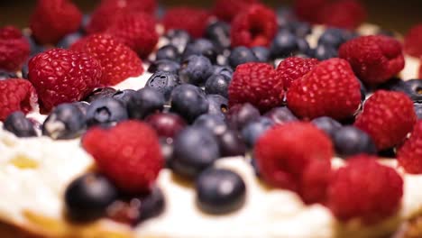 Tarta-De-Mascarpone-Con-Arándanos-Y-Frambuesas