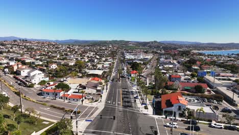 Pacific-Coast-Highway-In-Dana-Point-With-Dana-Point-Lantern-District-Sign-In-Summer-In-California,-USA