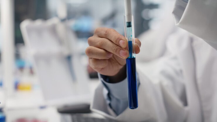 Vertical video Close up of lab technician does pipetting procedure