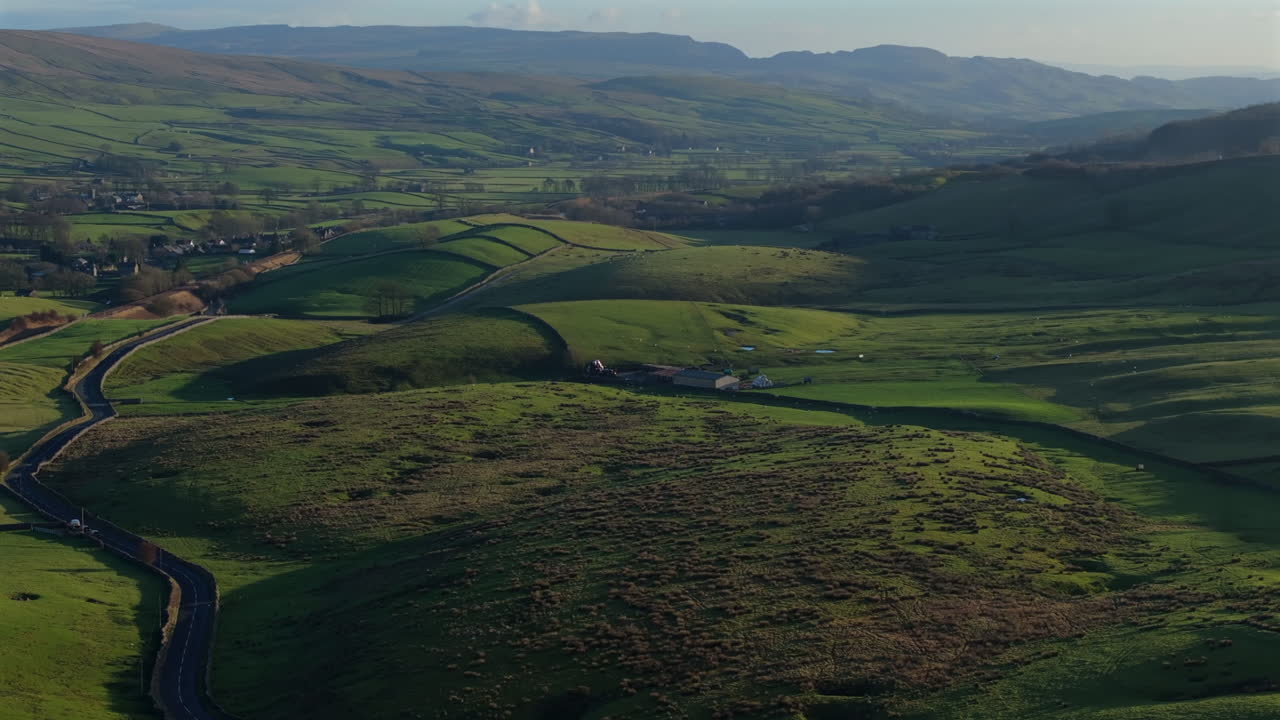 드론은 골든 아워에 요크셔 리스의 계곡에서 격추되었습니다.