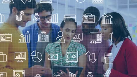 animación del procesamiento de datos sobre personas de negocios en la oficina