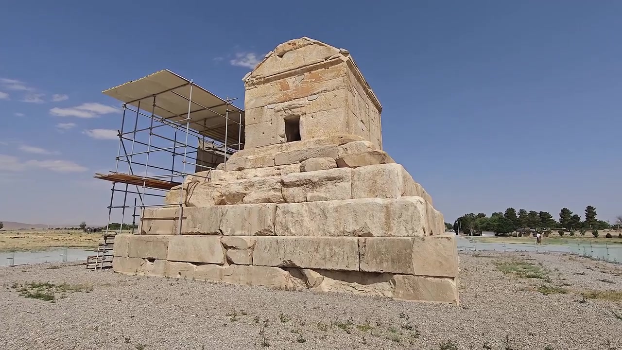 Pasargad, İran'daki Büyük Kiros'un Mezarı