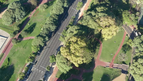 antena - avenida recoleta libertador, buenos aires, argentina, amplia toma de arriba hacia abajo
