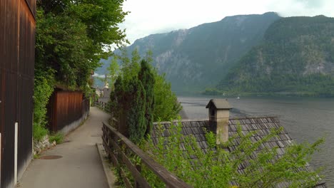 Hallstatt-Es-Un-Pueblo-En-La-Orilla-Occidental-Del-Lago-Hallstatt-En-La-Región-Montañosa-De-Salzkammergut-En-Austria.