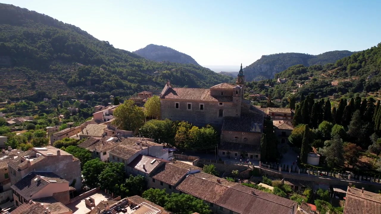 Complesso della chiesa della Certosa a Valldemossa, Maiorca. Vista aerea